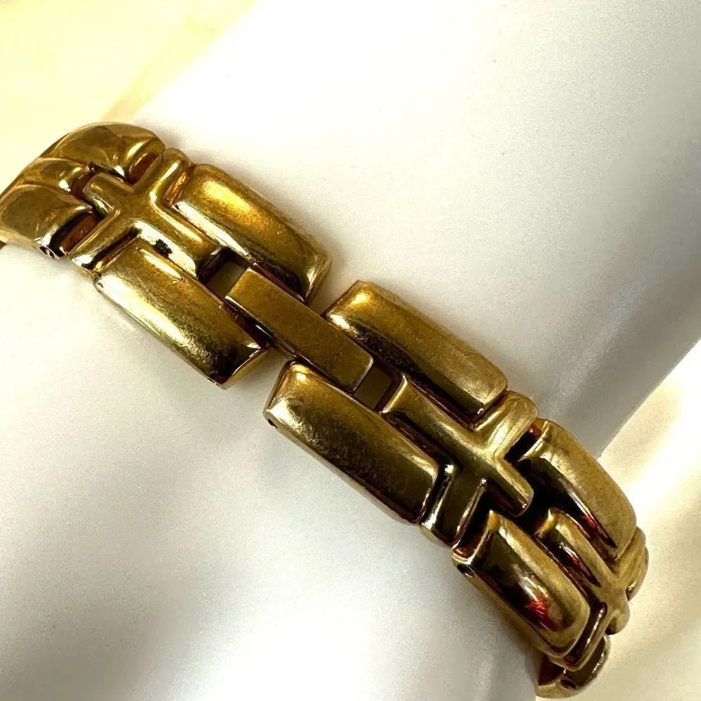 Bulova gold tone vintage chain round face watch